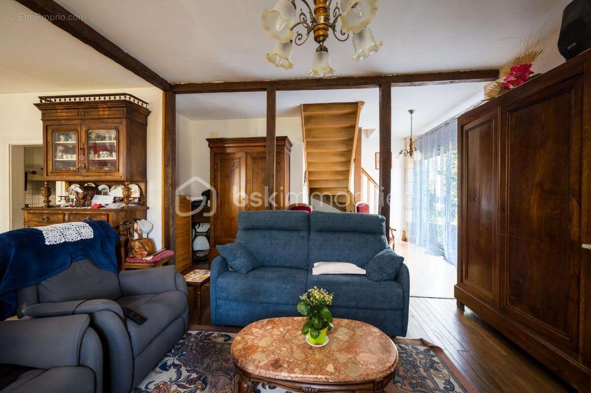 Maison familiale T5 sur +1400 m² de terrain — Prête à accueillir vos projets - photo 3