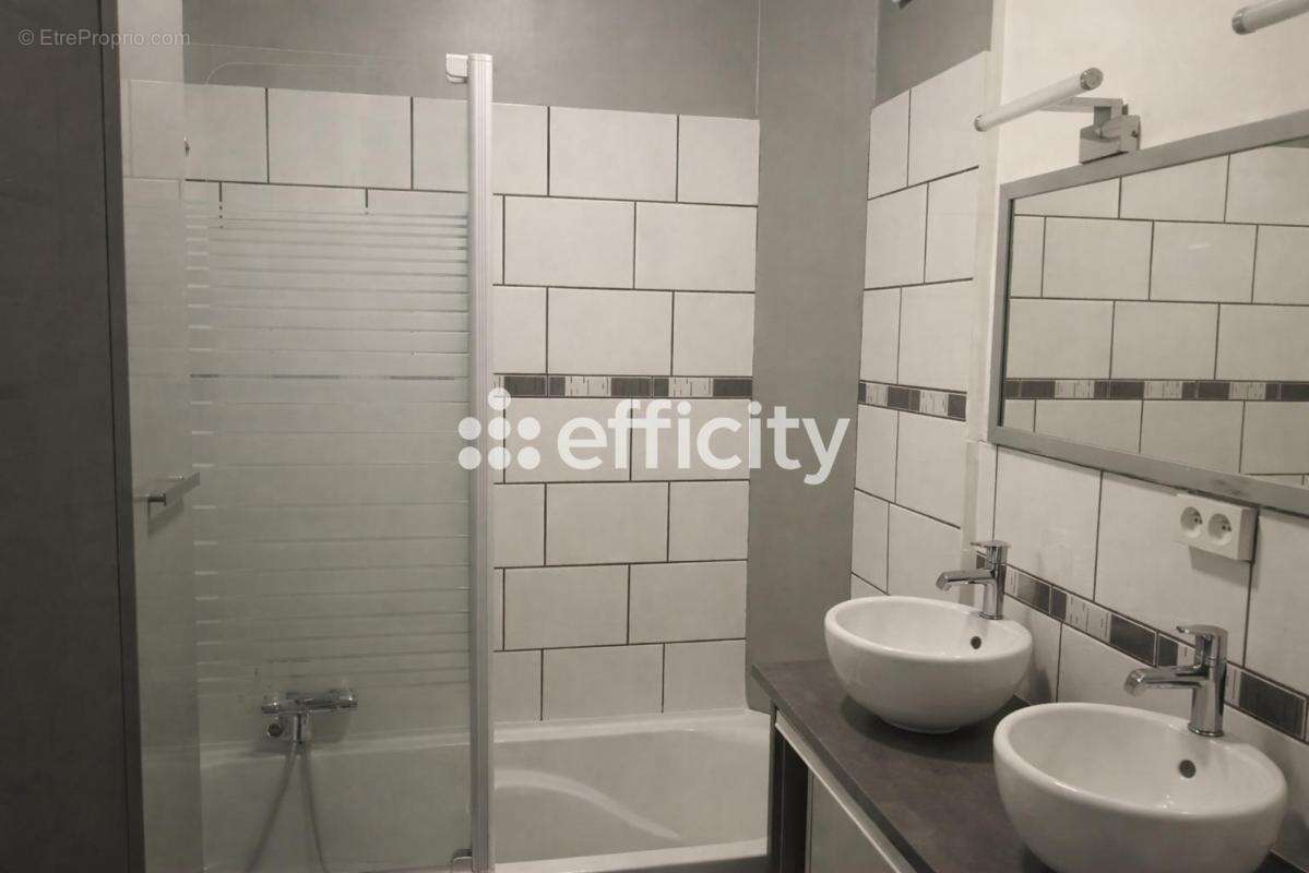 Appartement à SURY-LE-COMTAL