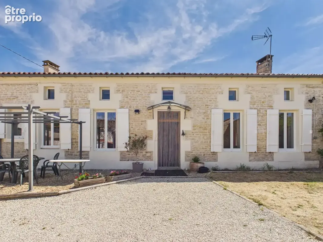 Maison en pierre avec cour et jardin - photo 16