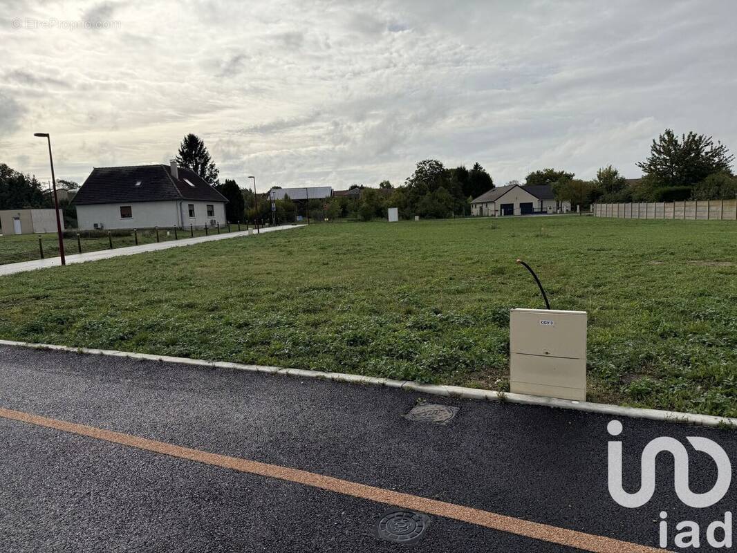 Photo 1 - Terrain à CAUROY