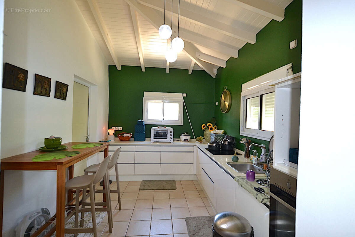 Villa de plain-pied T4   Prestations de qualité, grands volumes et cadre verdoyant - photo 8