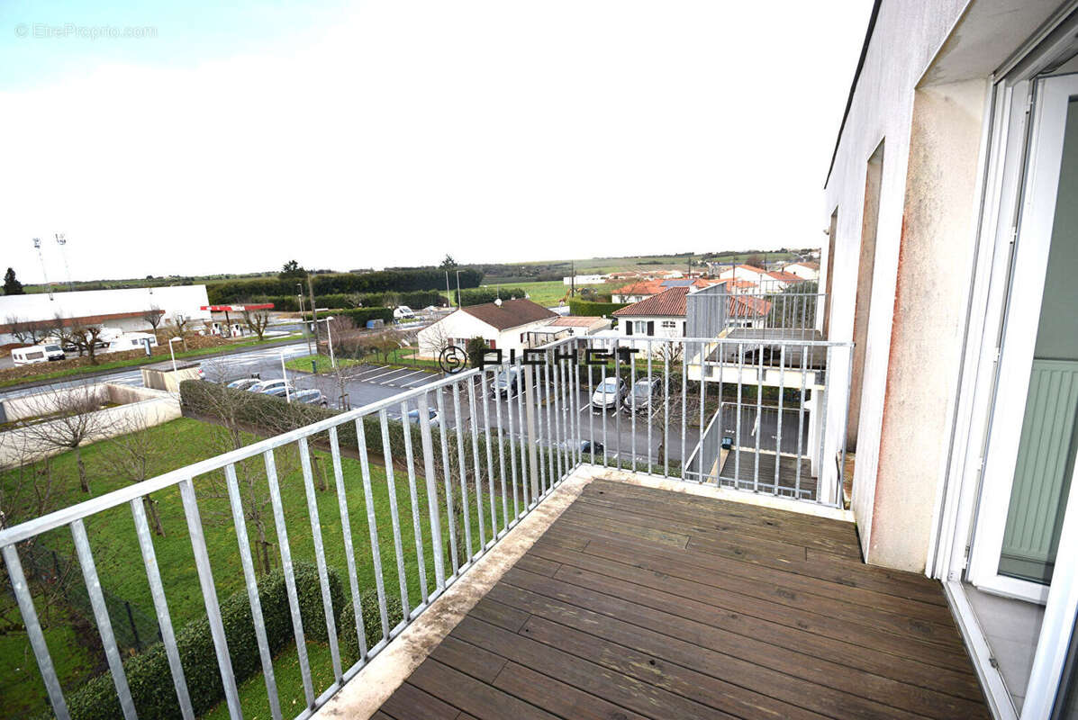 Appartement T2 avec ascenseur terrasse et parking. - photo 2