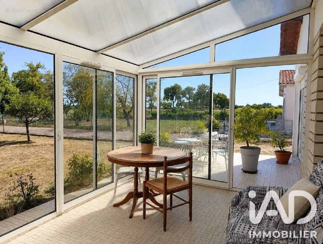 Maison 87 m² à Saint-Jean-D'angle  - photo 3