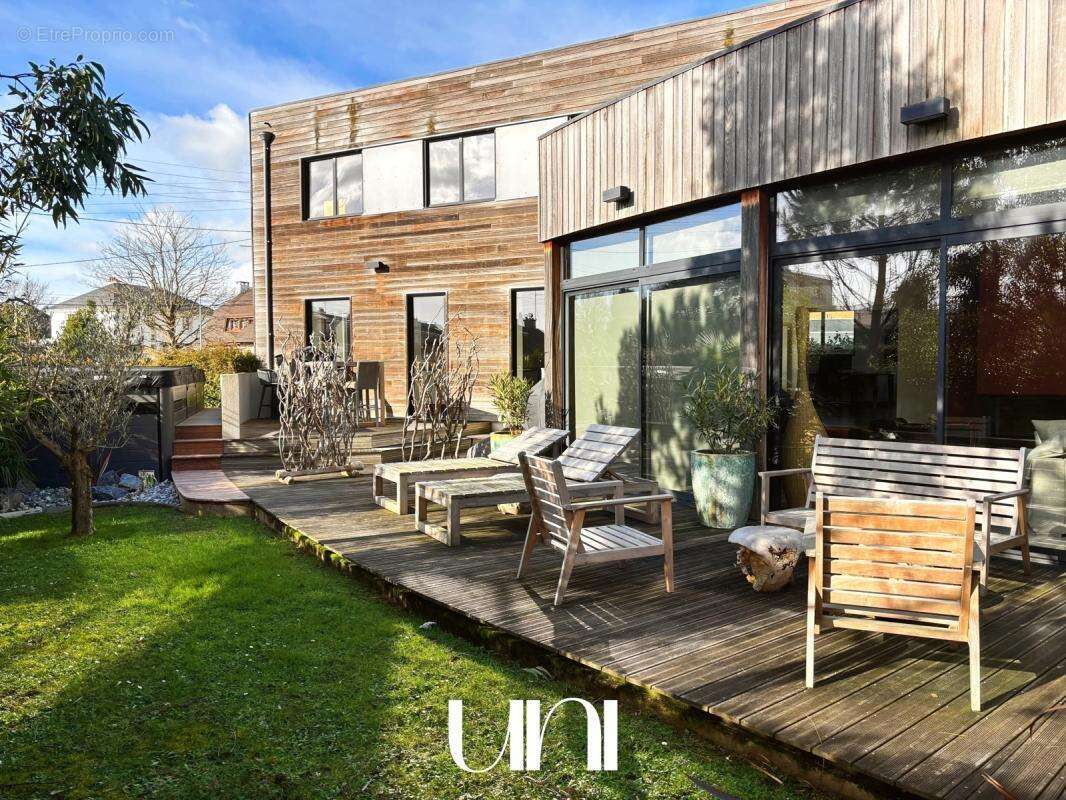 Maison 8 pièces de 210 m2 avec terrasse - Caen Université - photo 11