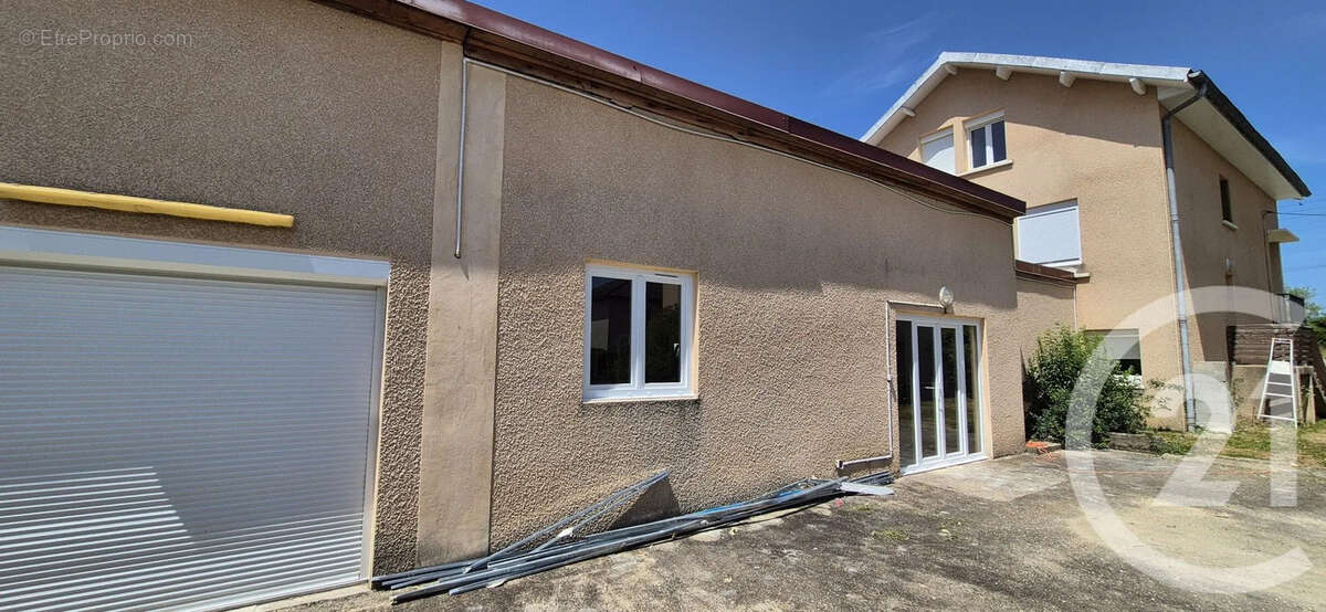 Maison 270 m² à Louhans  - photo 2