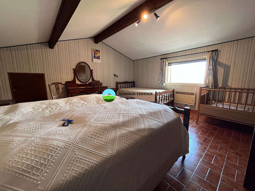 Maison à LA ROQUE-SUR-PERNES