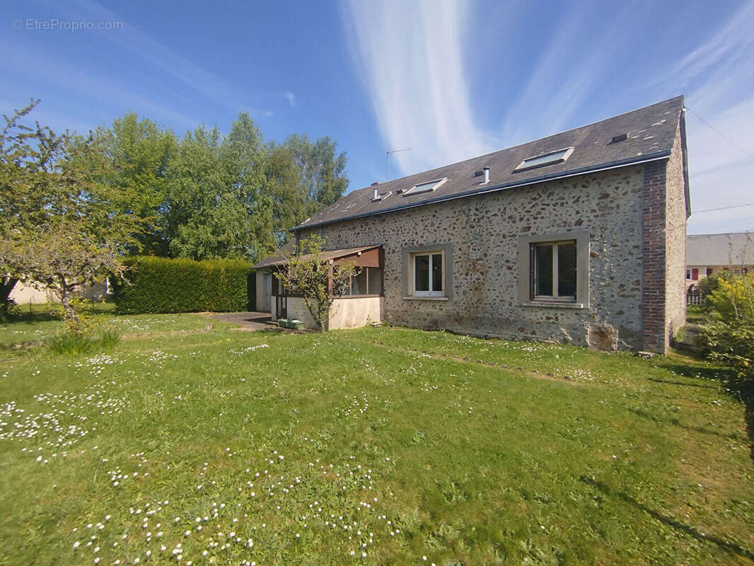 Maison à SAINT-AGIL