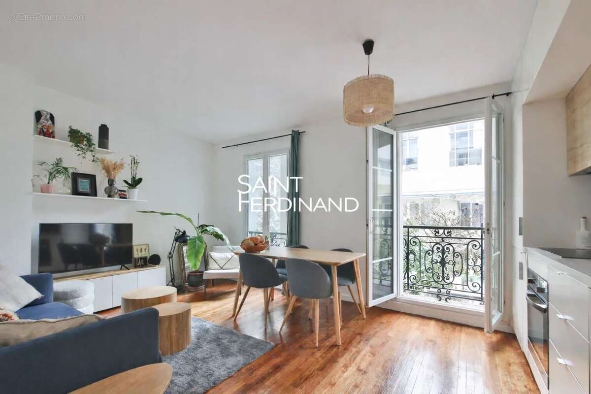 Appartement à PARIS-17E