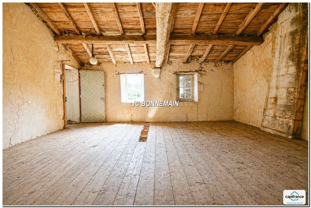A vendre sur 1,14 Ha - Maison 1 à Réhabiliter 200 m² / Maison 2 Habitable Immédiat CHERMIGNAC (17) - photo 24