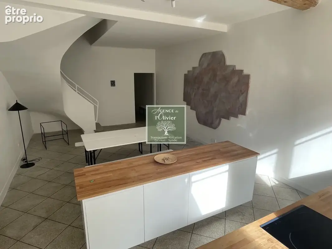 ARLES CENTRE VILLE - Maison de ville de 134 m2 rénovée avec terrasse - photo 2