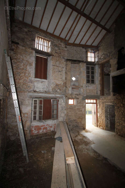 Maison à SAINT-PARDOUX-LA-RIVIERE