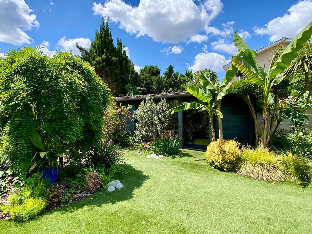 Maison de plain pied rénovée avec jardin - TALENCE - photo 12