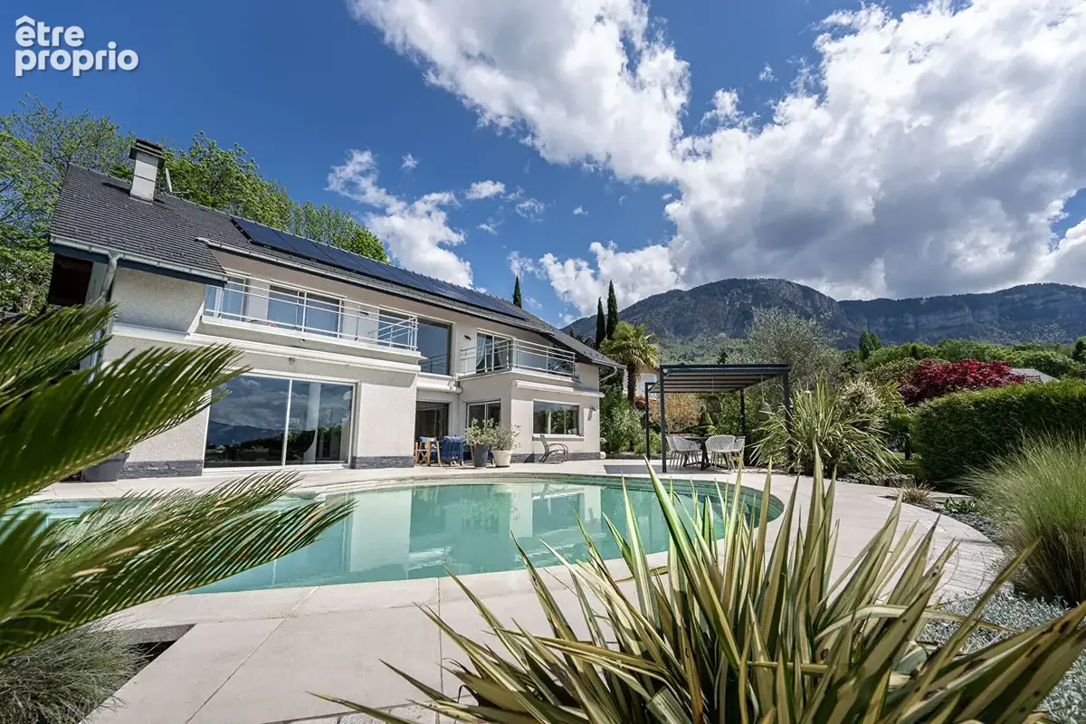 Maison à PUGNY-CHATENOD