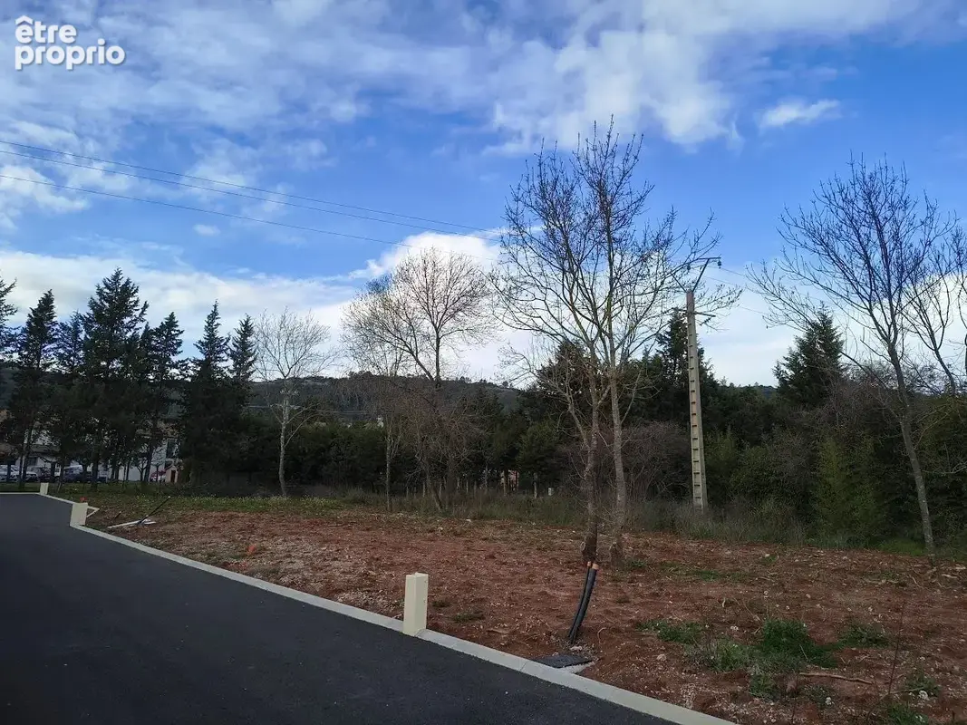 Terrain à LE LUC