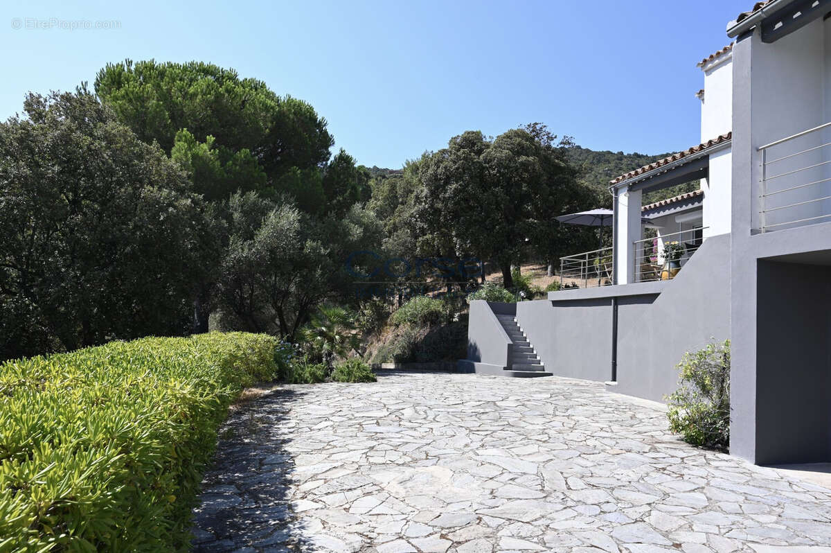 Maison 146 m² à Ajaccio  - photo 8