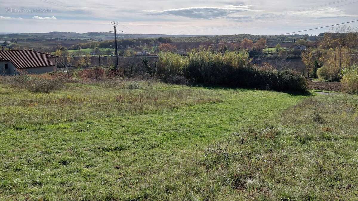 Terrain à MONTPEZAT-DE-QUERCY