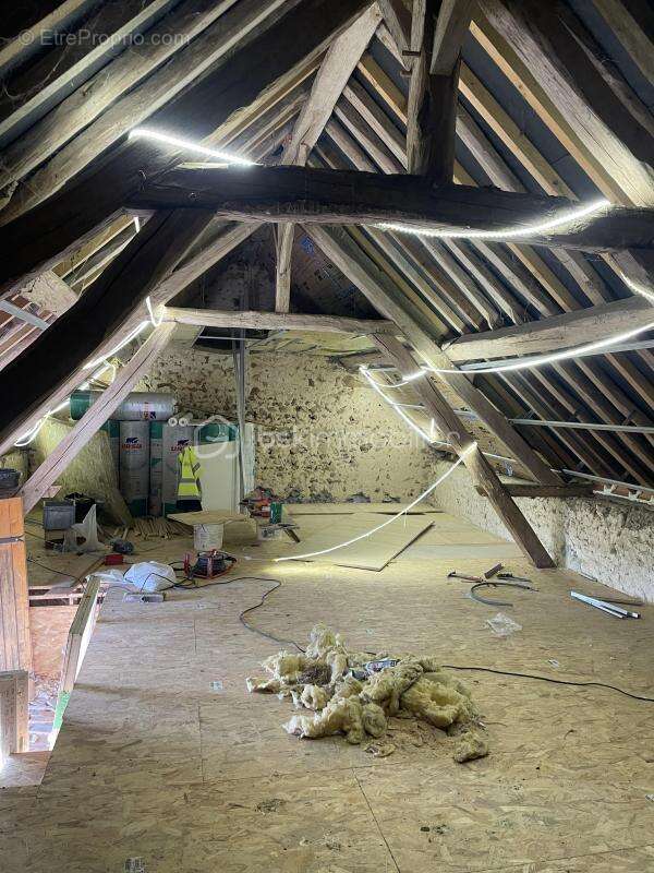 Très beau corps de ferme avec ses dépendances, le tout dans un secteur isolé ! - photo 8