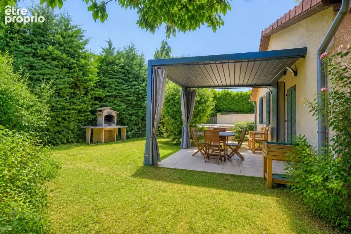 Maison de 8 pièces de 170 m² à Saint-Laurent-de-Mure - photo 16