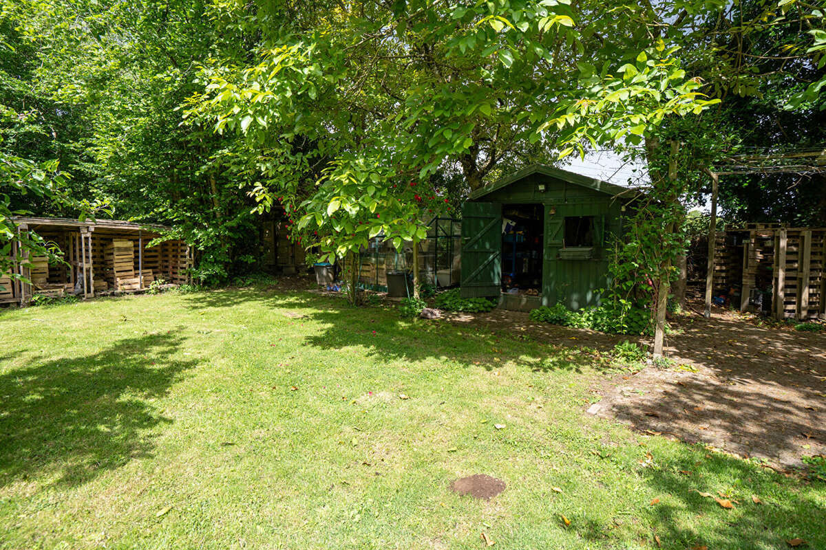 A vendre à Concarneau Maison de Maitre de 295 m² à 8 min du centre ville dans un cadre de vie idyllique ! - photo 17