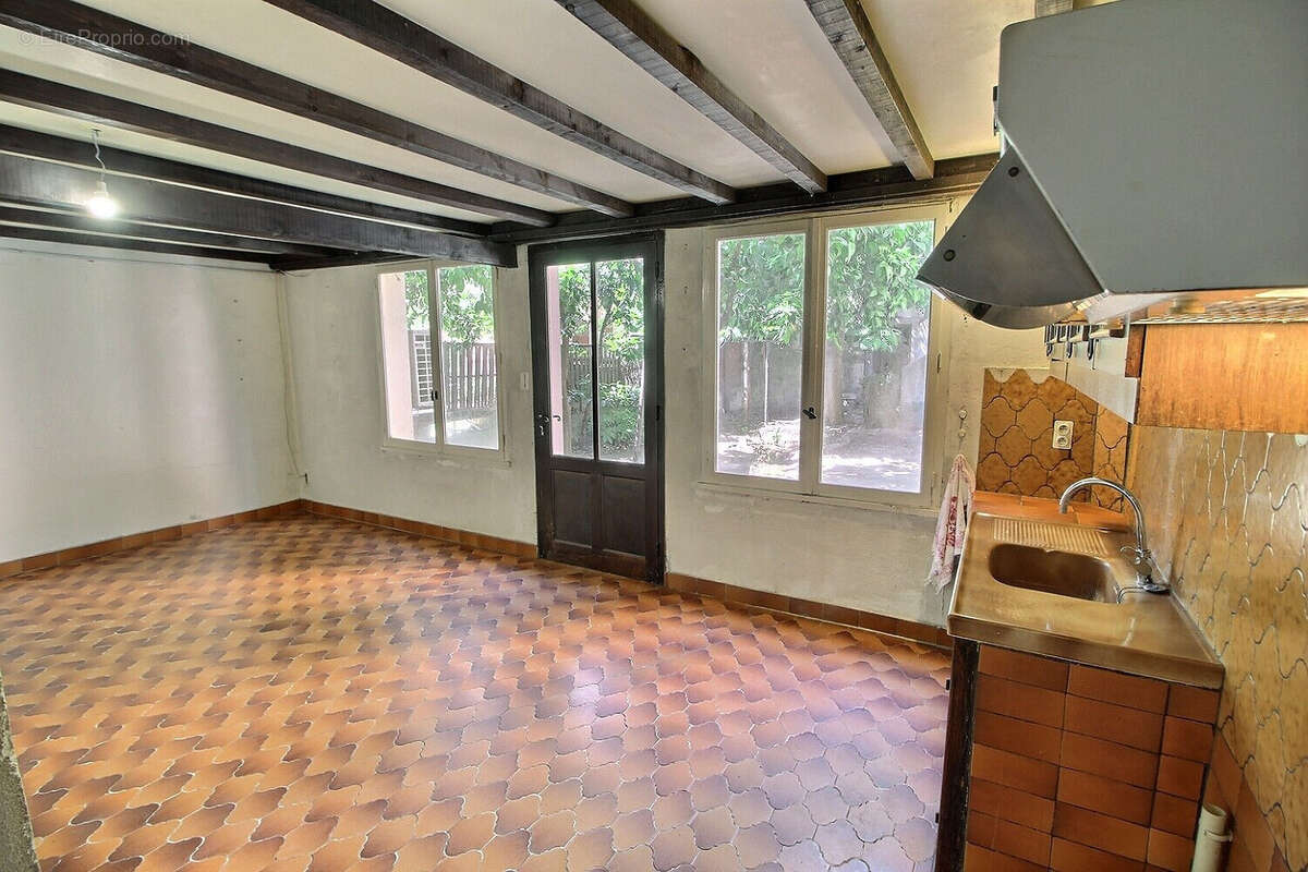 À vendre a bages - maison de ville avec grand garage et exterieur  - proche lac de villeneuve-de-la-raho - photo 2
