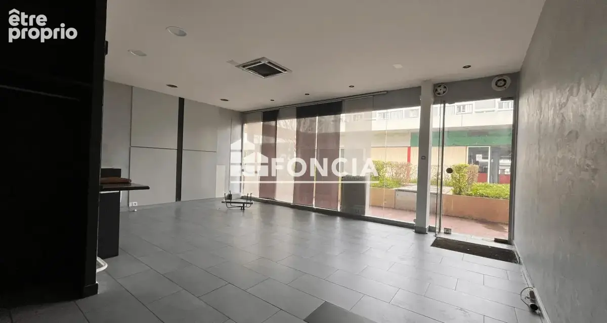 Local commercial libre - photo 2