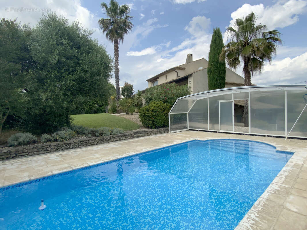 Très belle villa dans un village avec commerces sur un terrain de 3500 m2. - photo 2