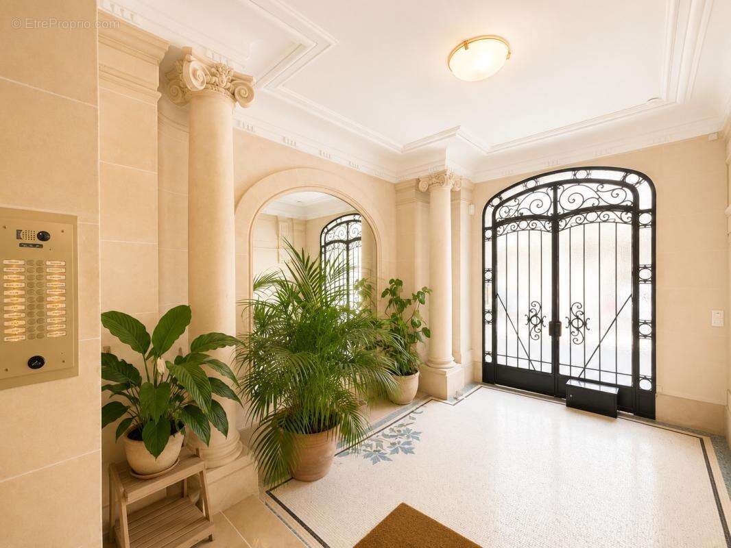 À vendre, studio d’exception de 38 m² – Avenue de la Bourdonnais, à deux pas de la Tour Eiffel - photo 7