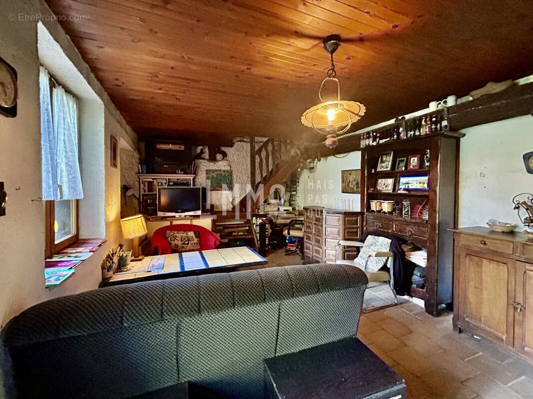 Maison à LES CHAPELLES