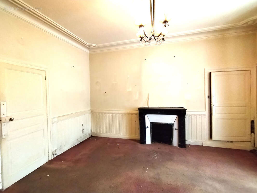 Maison à LOUVIGNE-DU-DESERT