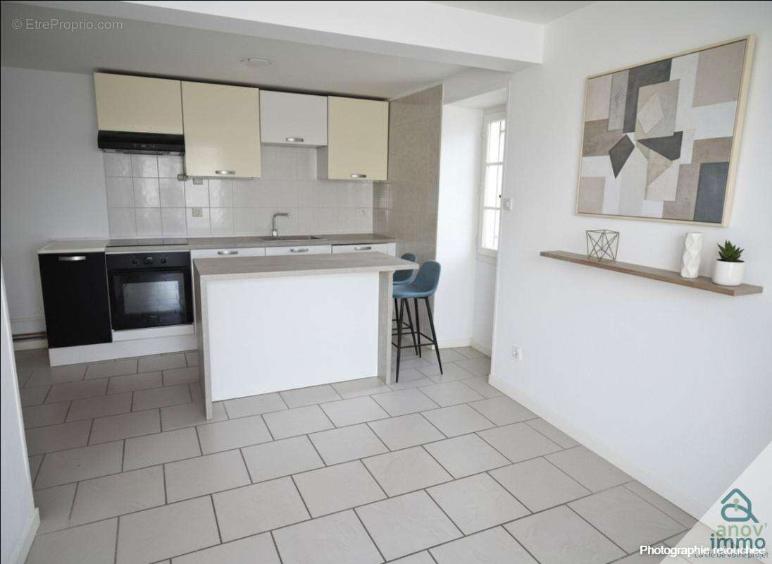 Maison à MONTMOREAU-SAINT-CYBARD