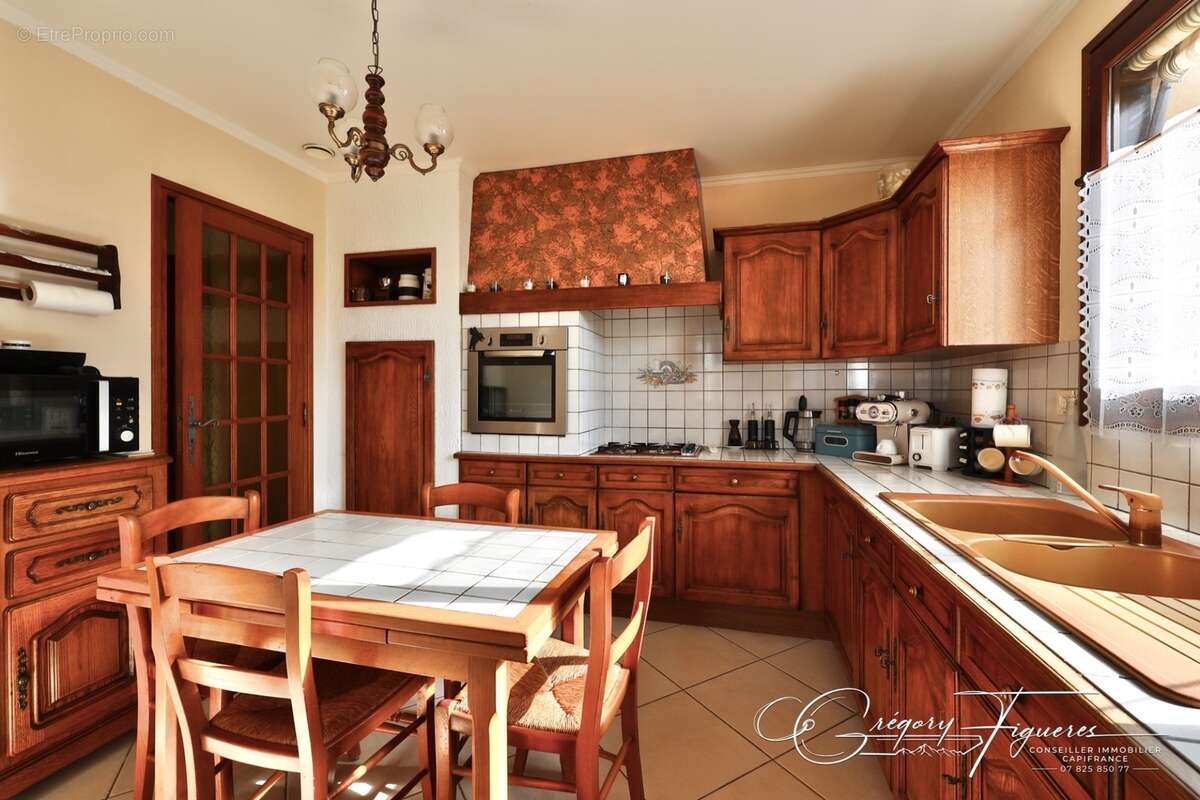 CHAPONOST – Élégante maison familiale avec possibilité de deux logements indépendants – Terrain de 802 m² - photo 6