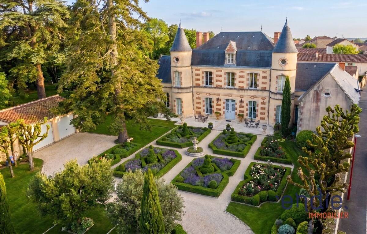 Maison à SAINT-GEORGES-LES-BAILLARGEAUX