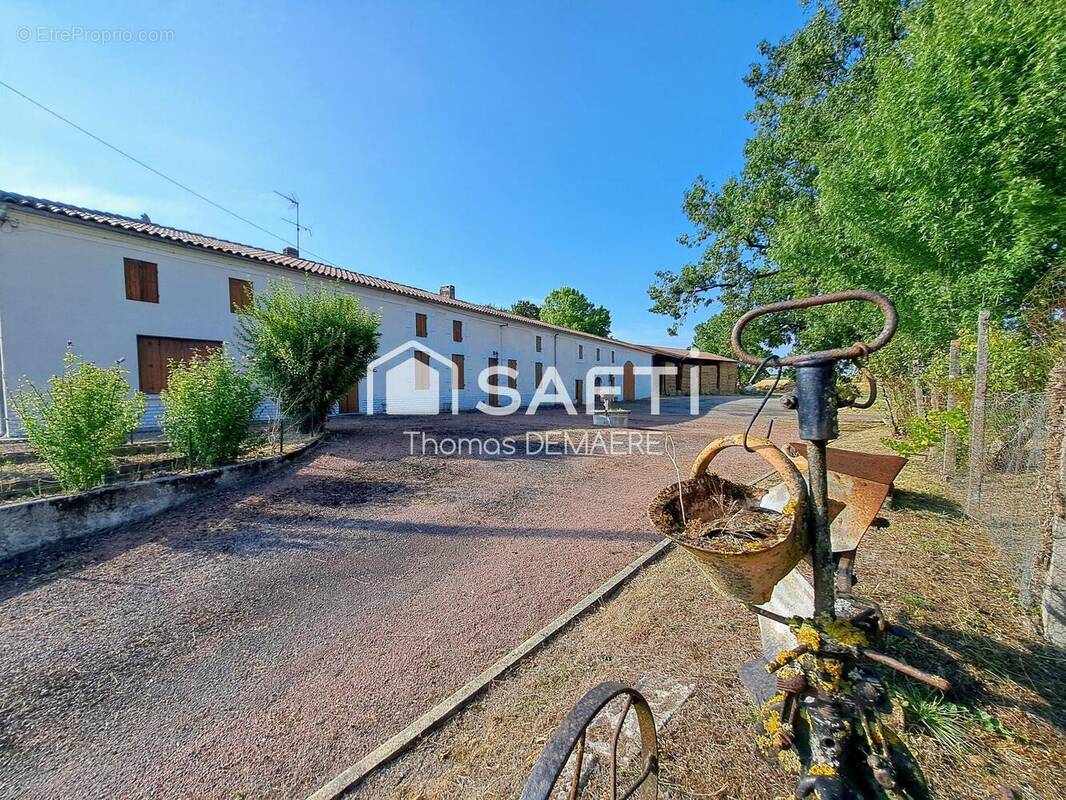 Photo 1 - Maison à MONTENDRE