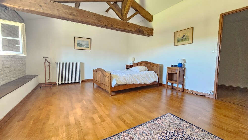 Maison 286 m² à Echire  - photo 5