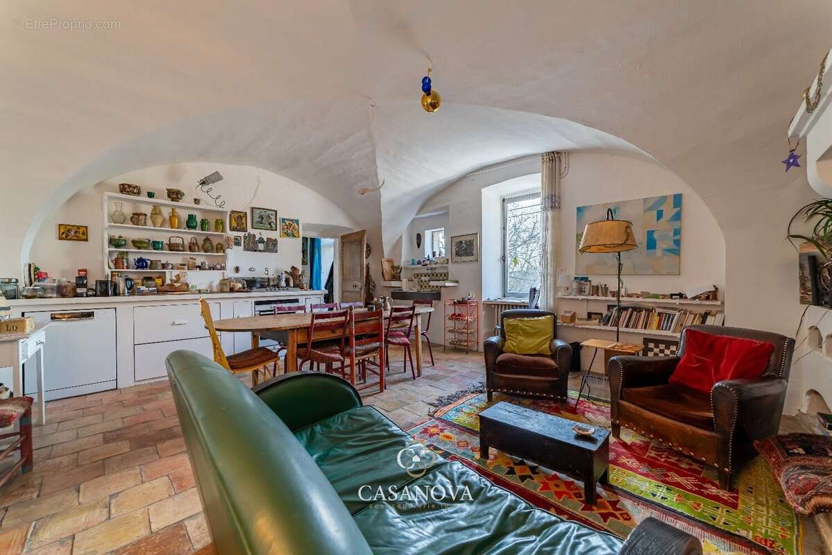 Maison à LUSSAN