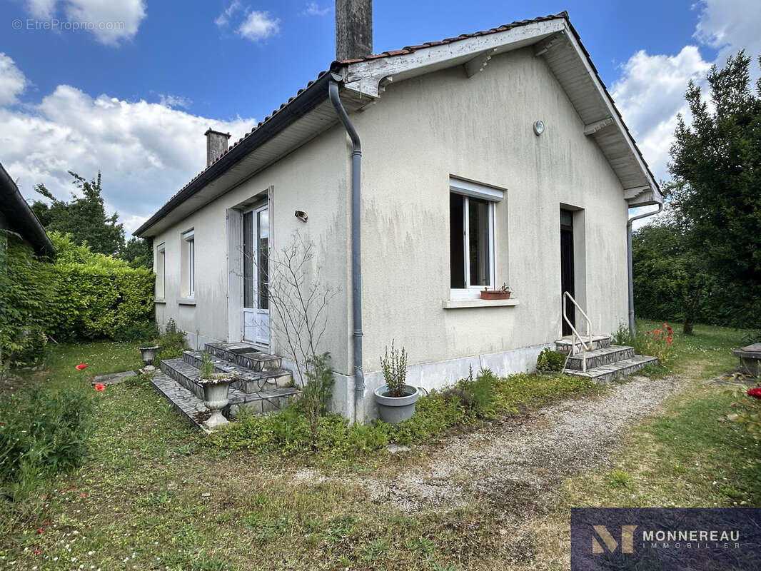 Maison à BAIGNES-SAINTE-RADEGONDE