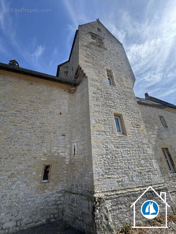 Maison 650 m² à Bayeux  - photo 2
