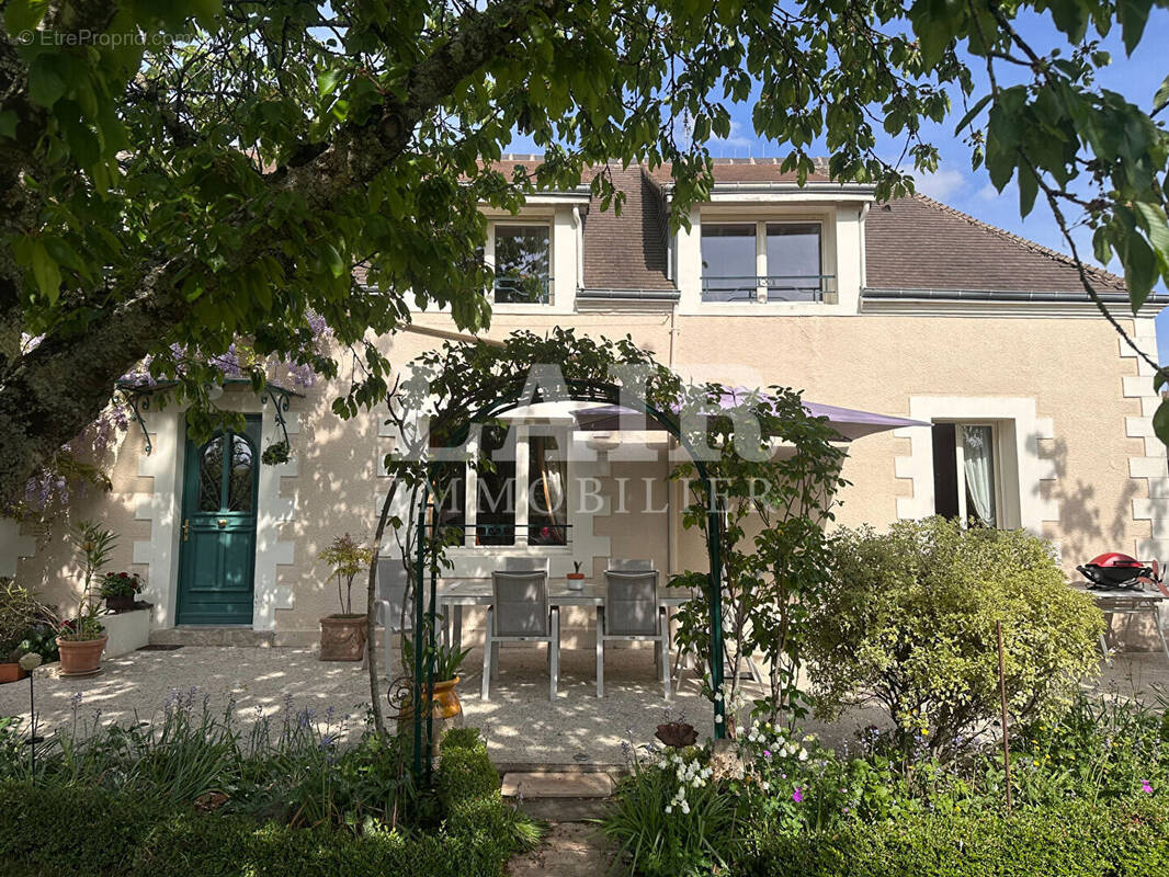 Maison à SAINT-COSME-EN-VAIRAIS