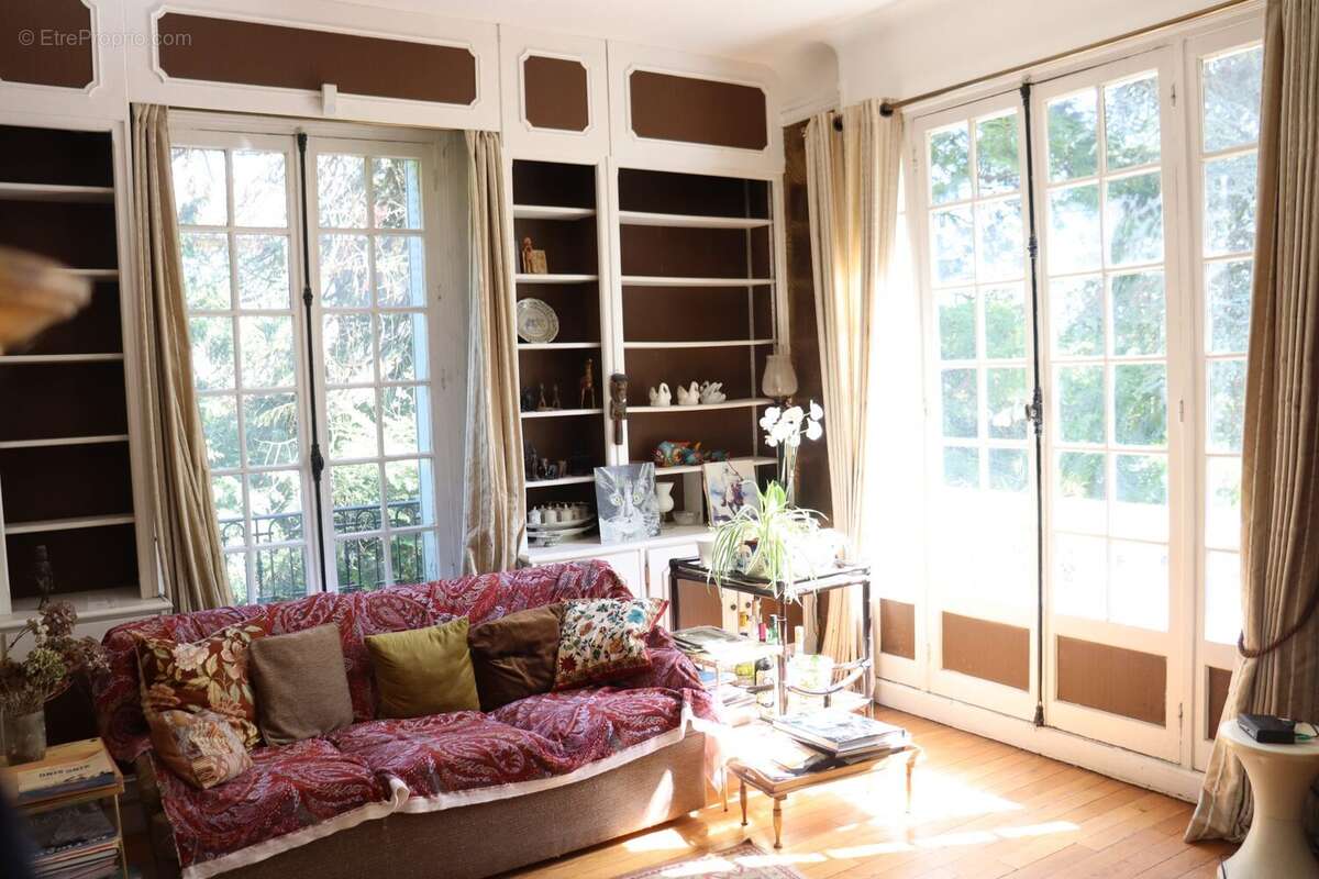 Maison 238 m² à Louveciennes  - photo 9