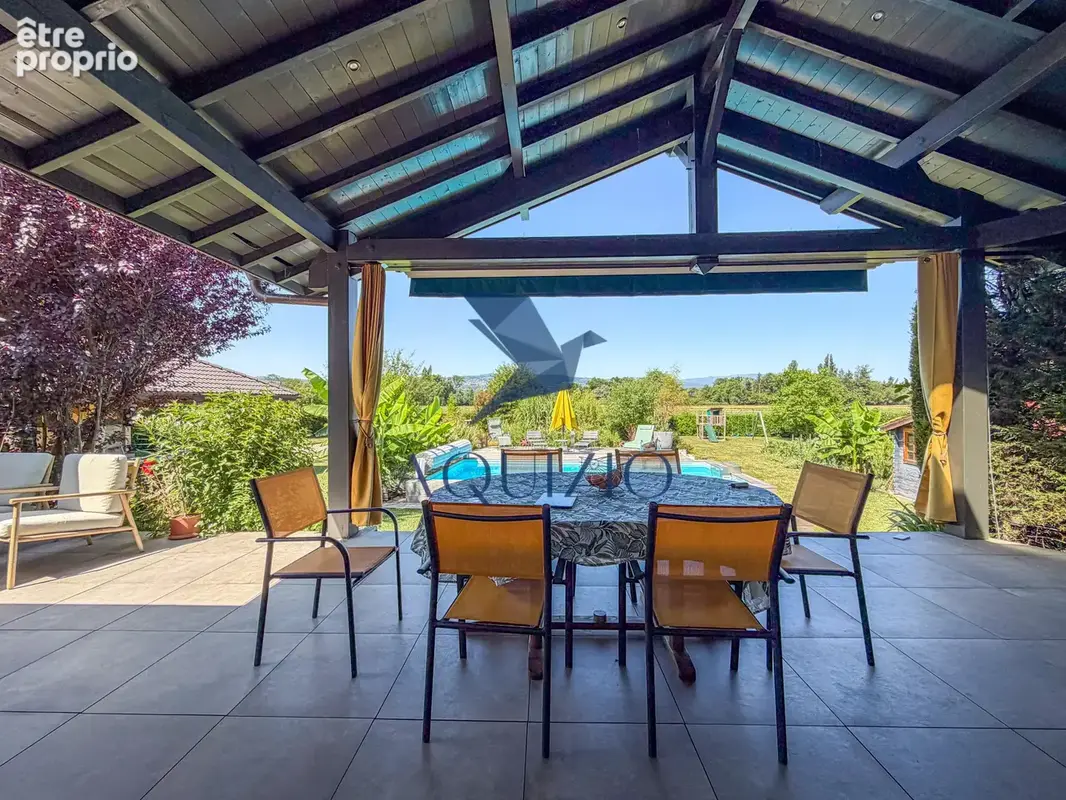 Propriété familiale de 173 m2   Plus de 2 200 m2 de terrain plat, piscine et vue montagnes - photo 3