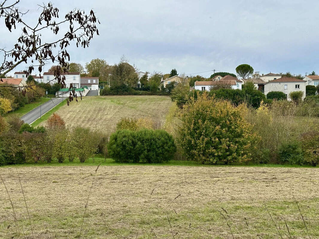 Terrain à SAINTES