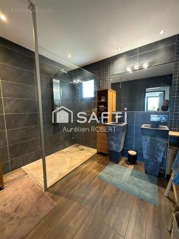 Maison 130 m² à Luzinay  - photo 5