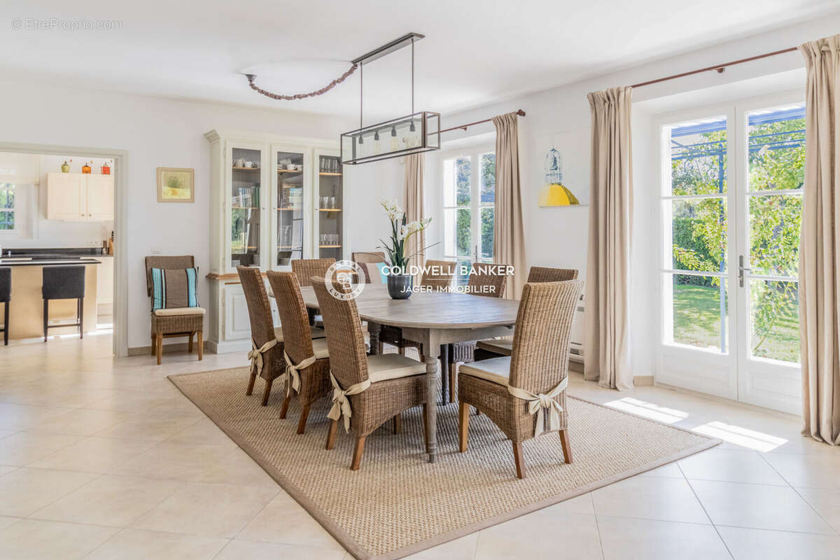 Maison 220 m² à Grimaud  - photo 8