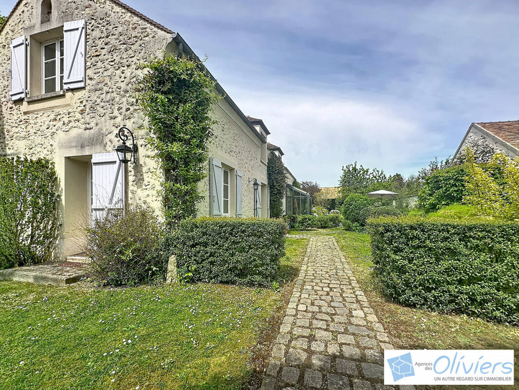 Maison à LA CELLE-LES-BORDES