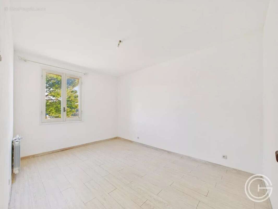 Maison à SAINT-LAURENT-DU-VAR