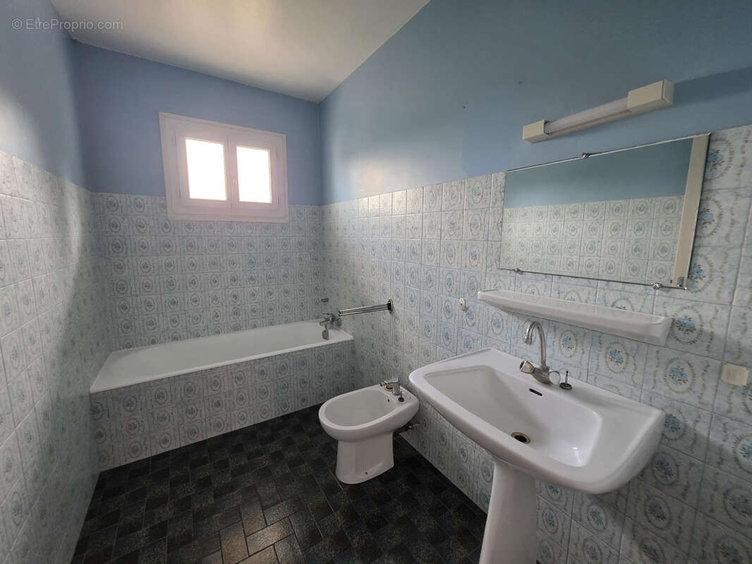 Lourdes   Maison avec deux appartements, grand garage et terrain constructible - photo 17