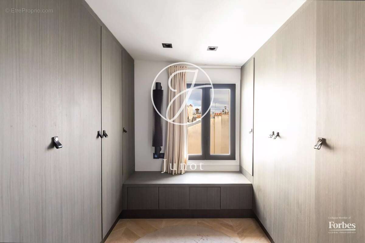 Appartement à PARIS-1E