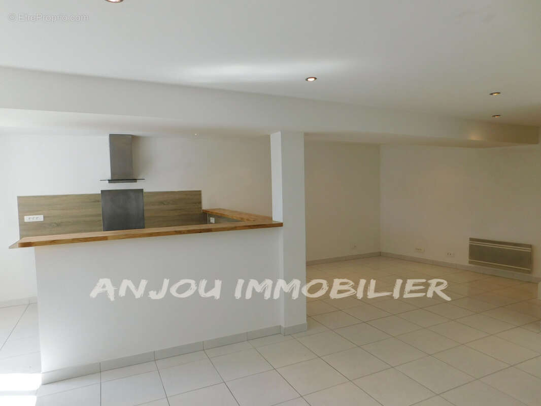 Maison à SAINT-QUENTIN-LES-ANGES