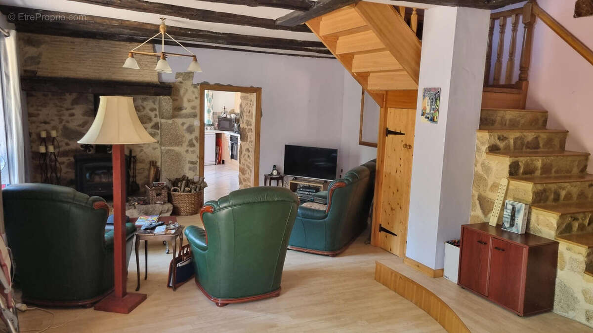 20250515_152501 - Maison à BUSSEROLLES