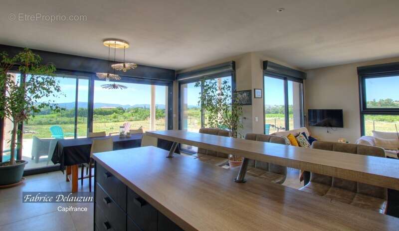 Maison à SAINT-SAUVEUR-DE-CRUZIERES